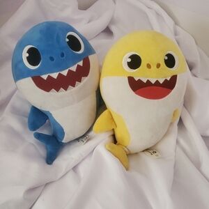 BABY and DADDY Shark Plus Toys
